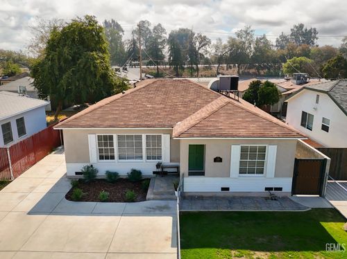 19 Oregon St, Bakersfield, CA, 93305-3420 | Card Image