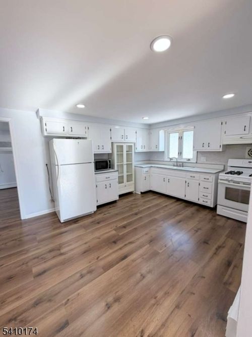 2-20 Bayliss St, North Arlington, NJ, 07031-5502 | Card Image