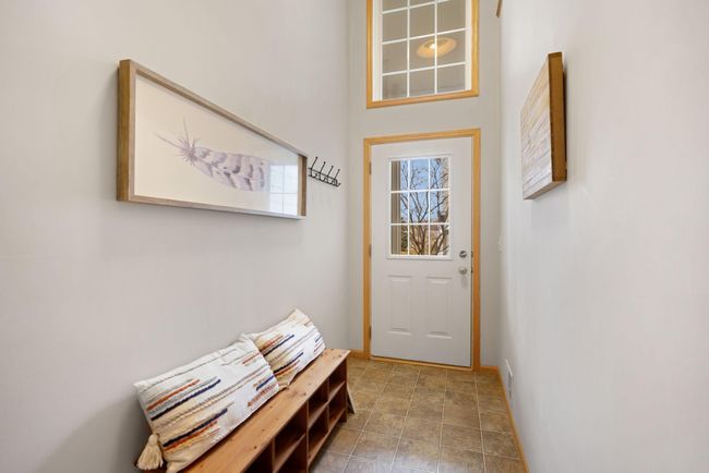 Spacious Front Entrance | Image 24