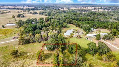 761 Longhorn Dr E, Livingston, TX, 77351-5609 | Card Image