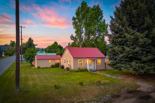 208 W Jenkins Ave, Chewelah, WA, 99109-9250 | Card Image