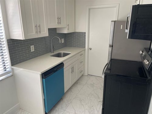 f-770 Ne 38th St, Oakland Park, FL, 33334-2930 | Card Image