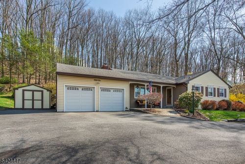 51 Pleasant Hill Rd, Roxbury Twp, NJ, 07836-9185 | Card Image