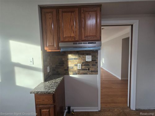 9560 Dixie, Redford, MI, 48239-1646 | Card Image