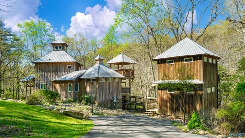 307 Bear Creek Rd Se, Fort Payne, AL, 35967-7257 | Card Image
