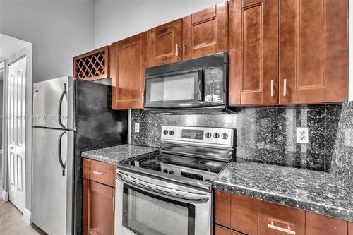 apt-212-2881 N Oakland Forest Dr, Oakland Park, FL, 33309-6417 | Card Image