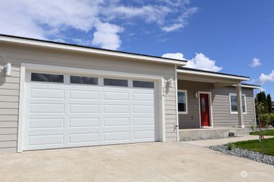 556 Village Drive, House other with 3 bedrooms, 2 bathrooms and 2 parking in Manson WA | Image 2