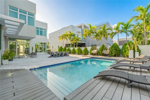 6819 Nw 105th Ave, Medley, FL, 33178-3473 | Card Image