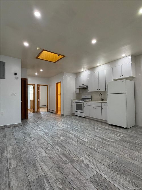 2-4216 Bell Blvd, Bayside, NY, 11361-2862 | Card Image