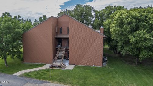 3022 Manchester St, Bismarck, ND, 58504-7627 | Card Image