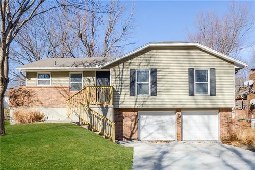 305 Se Westminister Rd, Blue Springs, MO, 64014-3750 | Card Image