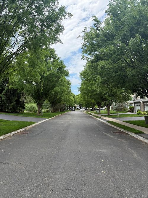 781 Huntington Dr, Fishkill, NY, 12524-4913 | Card Image