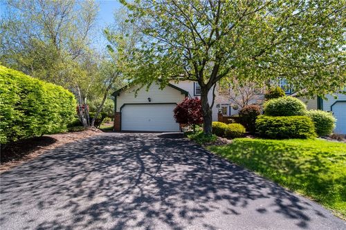 1437 Yorktown Dr, Lawrence, PA, 15055-1038 | Card Image