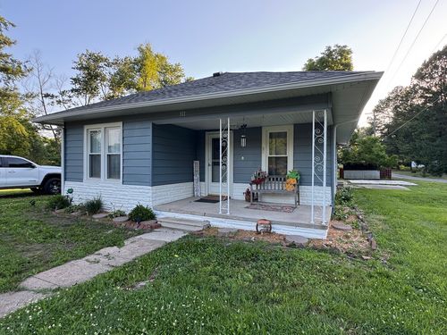 311 N Goldheimer Ave, Benton, IL, 62812-3516 | Card Image