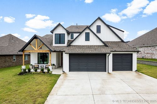 2951 Briarwood Ave, Catoosa, OK, 74015-6562 | Card Image