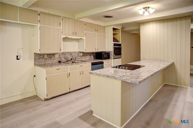 1705 Neuman St, House other with 4 bedrooms, 3 bathrooms and null parking in Gonzales TX | Image 13