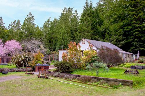 10901 Gurley Ln, Mendocino, CA, 95460-9585 | Card Image