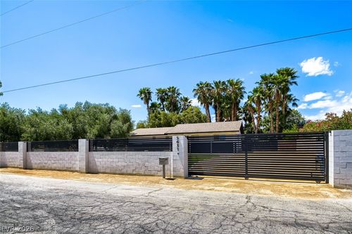 5631 Gilbert Ln, Las Vegas, NV, 89130-1225 | Card Image