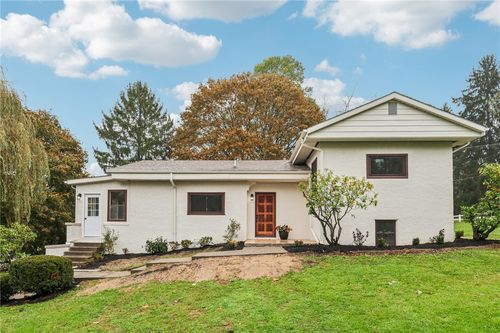 105 Chan Mowr Dr, Valencia, PA, 16059-2303 | Card Image