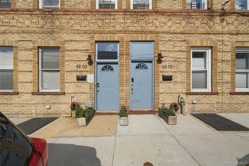 6805 76th St, Middle Village, NY, 11379-2826 | Card Image