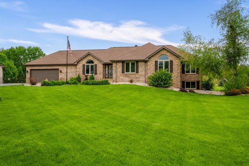 32 Shadow Ridge Ln, Rockford, IL, 61107-2935 | Card Image