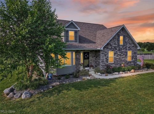 48600 Middle Ridge Rd, Amherst, OH, 44001-9567 | Card Image
