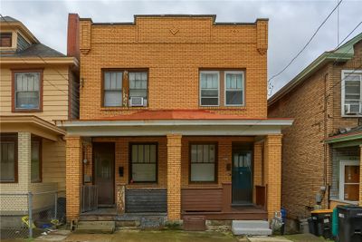 827 1/2 Frank St, Townhouse with 2 bedrooms, 1 bathrooms and 1 parking in Mckees Rocks PA | Image 1