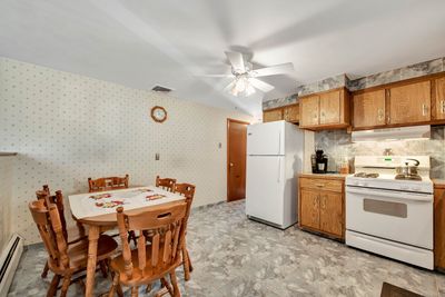 27 S Pembroke Street, House other with 3 bedrooms, 1 bathrooms and null parking in Wethersfield CT | Image 3