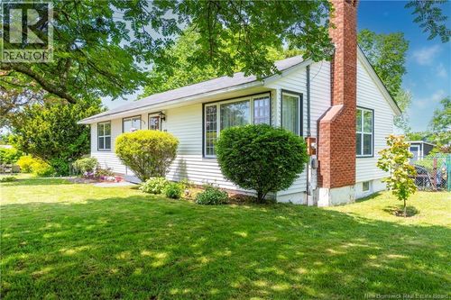 10 Silver Cres, Saint John, NB, E2J3G3 | Card Image