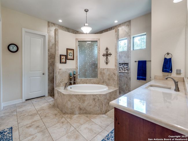 1556 Canyon Lake Dr, House other with 4 bedrooms, 4 bathrooms and null parking in Canyon Lake TX | Image 19