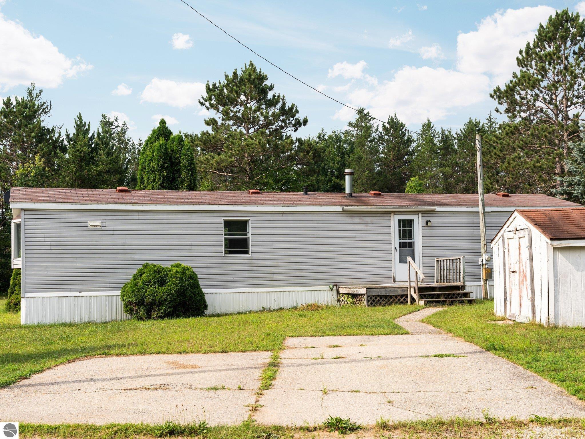 Yellow Pine Cir, Cadillac, MI 49601