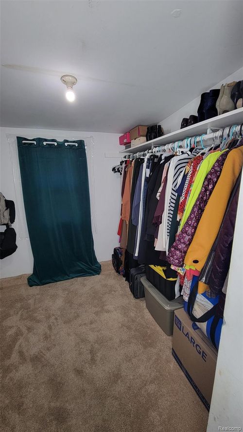 1478 Vinewood St, Auburn Hills, MI, 48326-1653 | Card Image