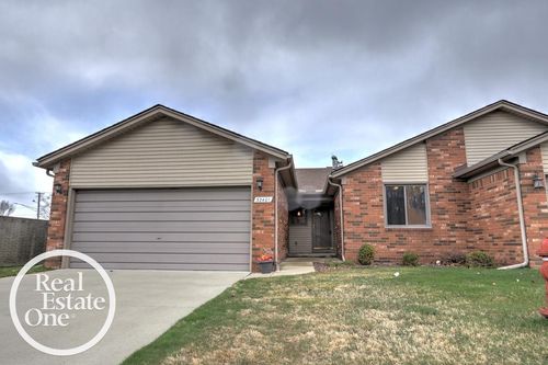 32401 Stoneybrook Ln, Fraser, MI, 48026-2339 | Card Image