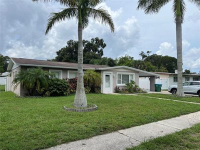 15536 Bristol Circle E, House other with 3 bedrooms, 2 bathrooms and null parking in CLEARWATER FL | Image 2