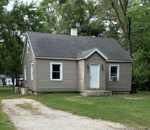 2039 Taube Ave, Benton Harbor, MI, 49022-7843 | Card Image