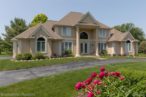 8254 Sashabaw Ridge Dr, Clarkston, MI, 48348-2946 | Card Image
