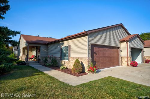 5059 Sandalwood Dr, Grand Blanc, MI, 48439-4261 | Card Image