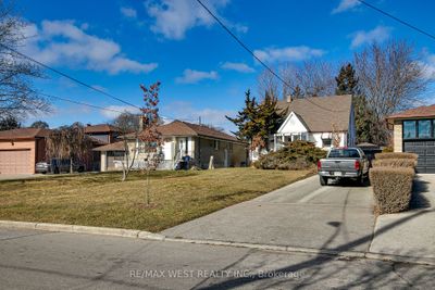 58 Aura Lea Blvd, House other with 3 bedrooms, 1 bathrooms and 7 parking in North York ON | Image 1