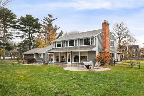 18 High St, Dartmouth, MA, 02748-3809 | Card Image