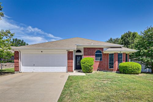907 Clear Creek Dr, Arlington, TX, 76001-7494 | Card Image