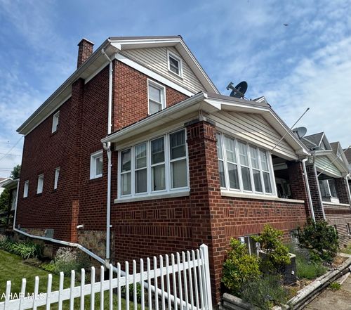 2624 Oak Ave, Altoona, PA, 16601-1820 | Card Image