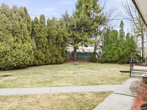 2025 Union St, Port Huron, MI, 48060-5530 | Card Image