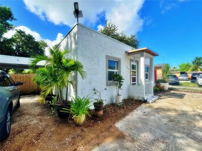 870 Nw 100th St, House other with 3 bedrooms, 1 bathrooms and null parking in Miami FL | Image 3