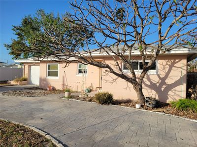 408 39 Th Avenue, House other with 2 bedrooms, 1 bathrooms and null parking in ST PETE BEACH FL | Image 2