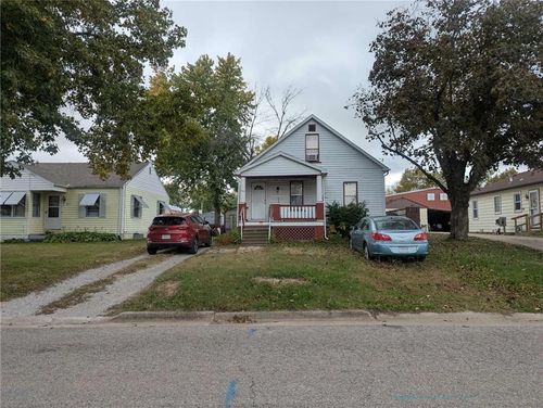 809 W 25th Ter, Higginsville, MO, 64037-1604 | Card Image