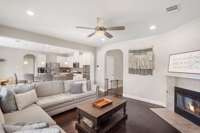 1724 Bovina Dr, House other with 4 bedrooms, 3 bathrooms and 6 parking in Leander TX | Image 6