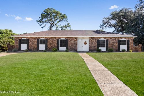 8 Lexington Pl, Gulfport, MS, 39507-2242 | Card Image