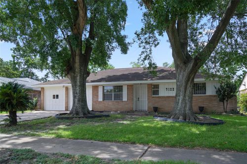 7122 Tanager St, Houston, TX, 77074-5916 | Card Image