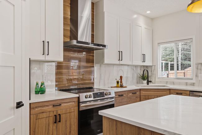 137 St Moritz Pl Sw, House other with 5 bedrooms, 4 bathrooms and 4 parking in Calgary AB | Image 8