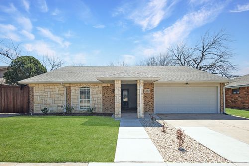 2318 Overbrook Dr, Arlington, TX, 76014-2730 | Card Image